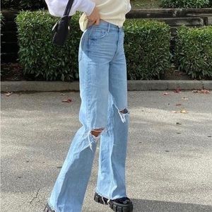 The famous Zara wide leg jeans. Size 0 fits 23-25 waist. Great condition.